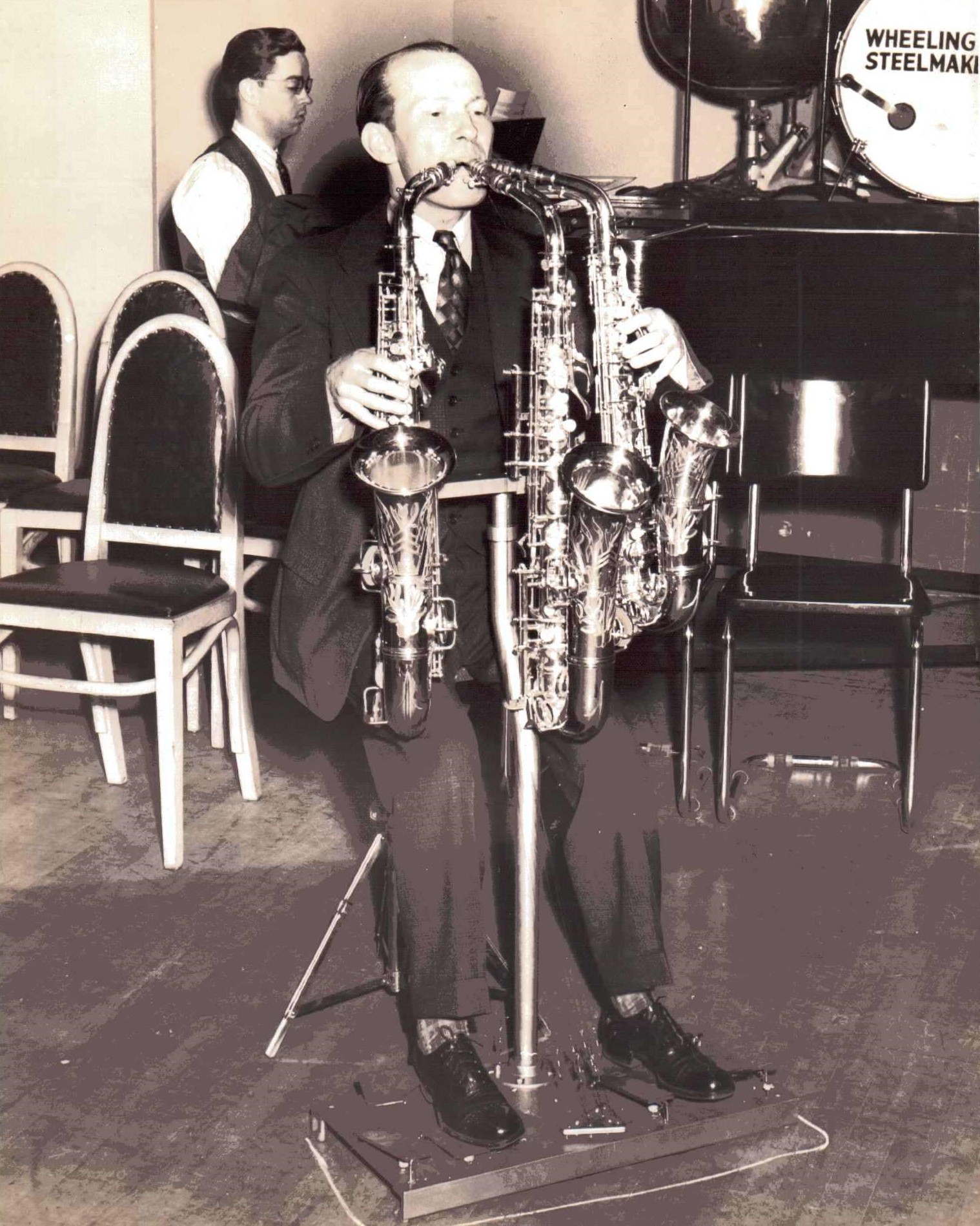 Billy True’s One Man Band – A Most Innovative Conntraption